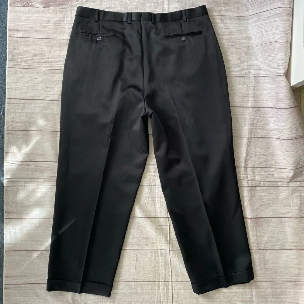Zandello 2 piece pinstripe suit w/button front jacket 46R cuffed pants 40R black